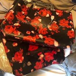 Victoria Secret Fleece Blanket & Tote
